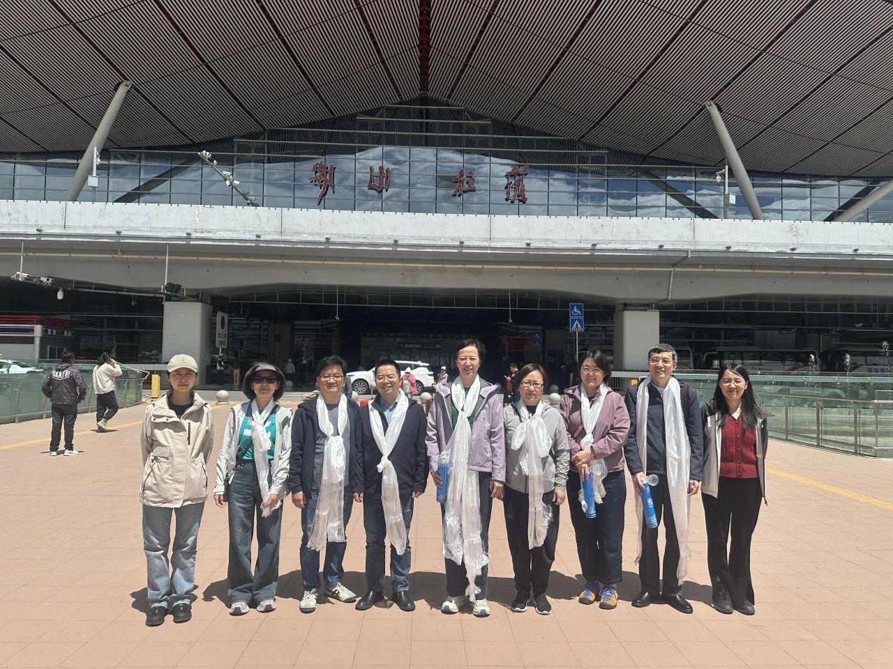 援藏丨北大口腔專(zhuān)家團(tuán)赴藏講學(xué)、手術(shù)、看望援藏專(zhuān)家